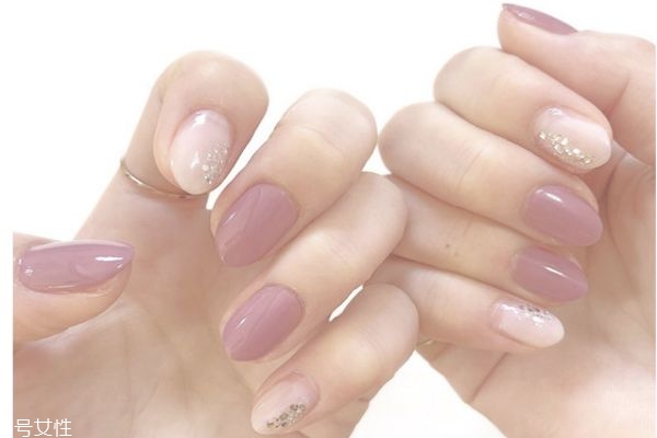 灰色的美甲,灰色系美甲图片 灰色的美甲,灰色系美甲图片