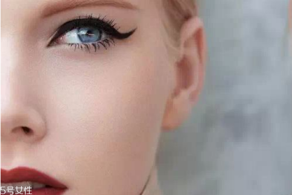 猫眼妆的画法步骤图片,猫眼眼妆的画法图解 猫眼妆的画法步骤图片,猫眼眼妆的画法图解