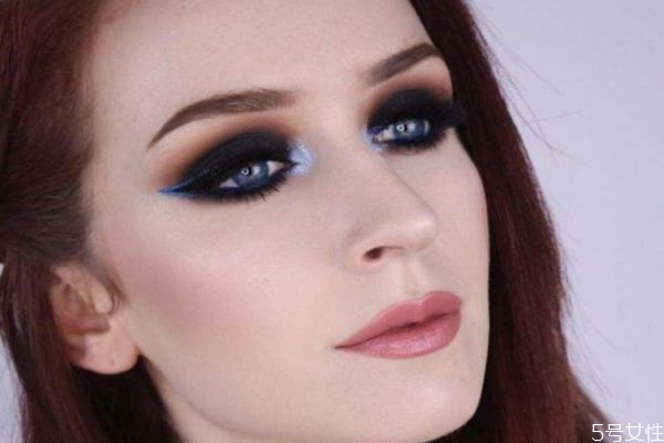 烟熏妆怎么画的,画烟熏妆步骤初学者