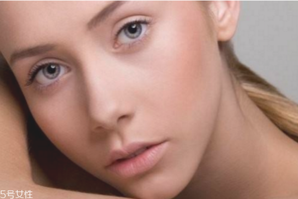 定妆喷雾适合什么季节,定妆喷雾什么时候用比较好 定妆喷雾适合什么季节,定妆喷雾什么时候用比较好