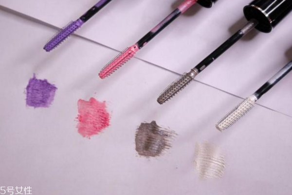 睫毛膏颜色怎么选(睫毛膏颜色怎么选)