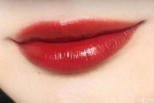 黄皮肤女生适合什么颜色口红,黄皮女生适合什么口红色号