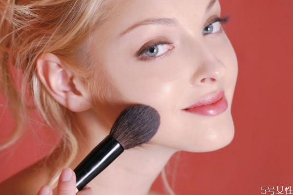 擦cc霜之前要擦隔离霜吗,用cc霜前要用隔离吗