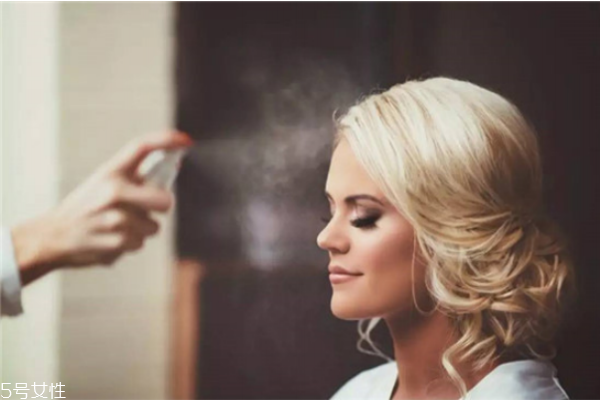 定妆喷雾什么牌子好用,定妆保湿喷雾哪个品牌好