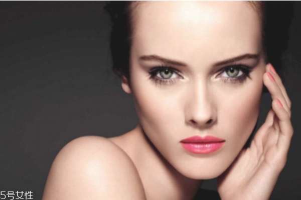 如何不脱妆,化妆不脱妆正确步骤