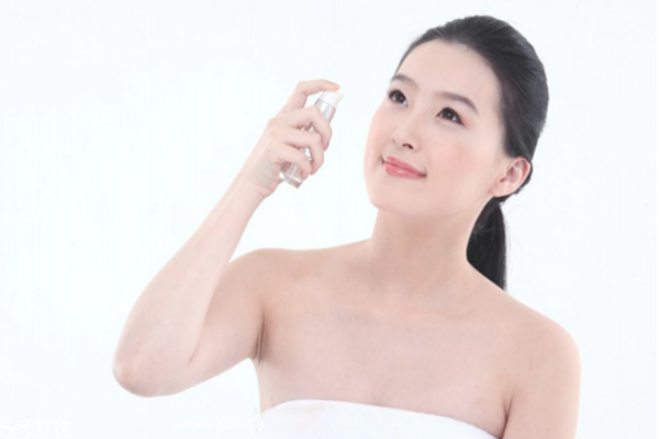 怎么补妆自然不卡粉,如何补妆不卡粉