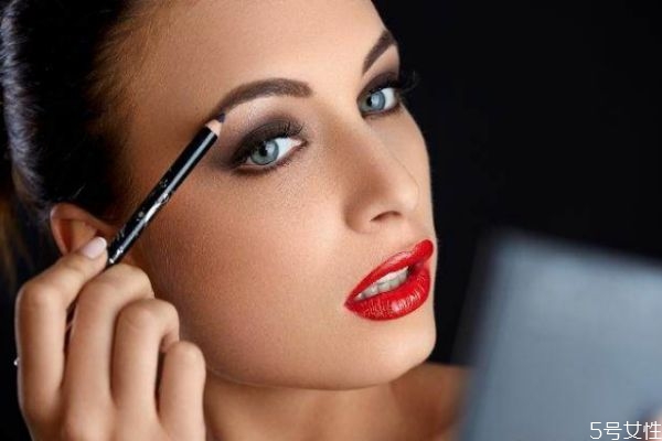 染发后眉毛颜色要换吗,没染发用什么颜色眉笔