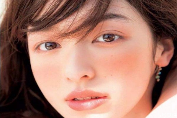 韩国Recipe水晶防晒喷雾霜,韩国recipe水晶素颜霜 韩国Recipe水晶防晒喷雾霜,韩国recipe水晶素颜霜