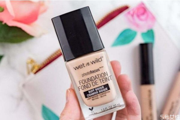 油皮毛孔大买什么粉底液,油皮毛孔粗大适合什么粉底液