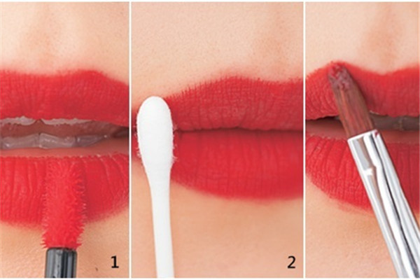 唇线的颜色应略深于唇膏的颜色,贴近唇色的口红 唇线的颜色应略深于唇膏的颜色,贴近唇色的口红