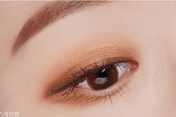 四色眼影盘怎么用,四色眼影盘怎么画眼影