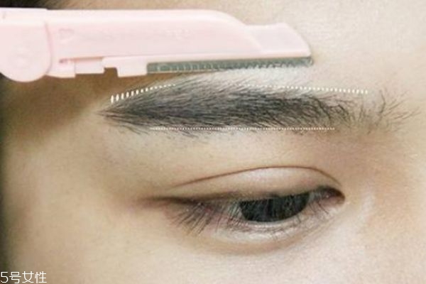 香奈儿5号像六神花露水,香奈儿六号香水