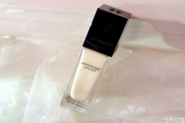 哑光粉底液是什么意思,粉底液哑光和光泽的区别