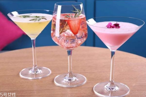鸡尾酒的起源是什么呢(鸡尾酒的起源简介) 鸡尾酒的起源是什么呢(鸡尾酒的起源简介)