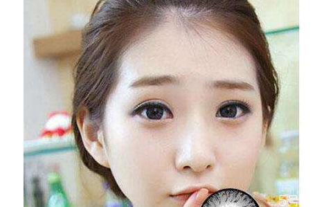 美瞳裂了一点点还能戴吗,美瞳碎了一点还能戴吗