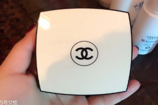 香奈儿蜜粉饼好用吗,香奈儿高光蜜粉饼