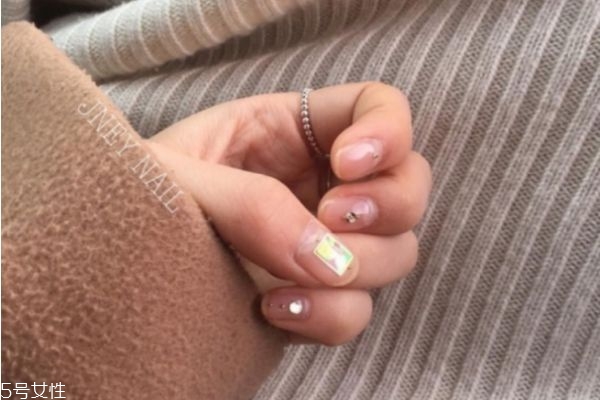 薄荷精油对头发的作用,薄荷对头发有什么功效