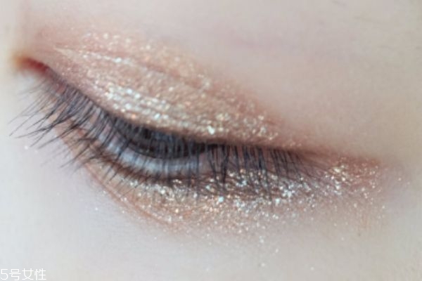 眼影如何卸干净,眼线液用什么卸妆卸的干净