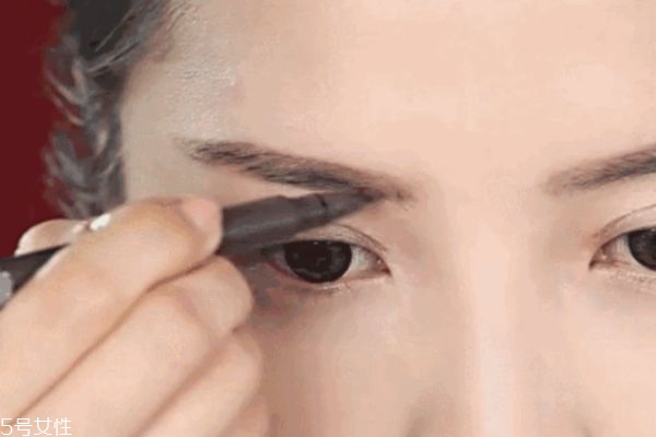 化妆的区别,化妆和美妆的区别