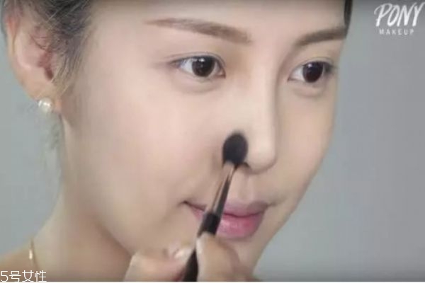 化妆先用什么,正确化妆步骤的先后顺序是什么