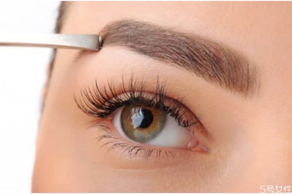 指甲油光疗是什么意思,光疗甲上涂普通指甲油 指甲油光疗是什么意思,光疗甲上涂普通指甲油