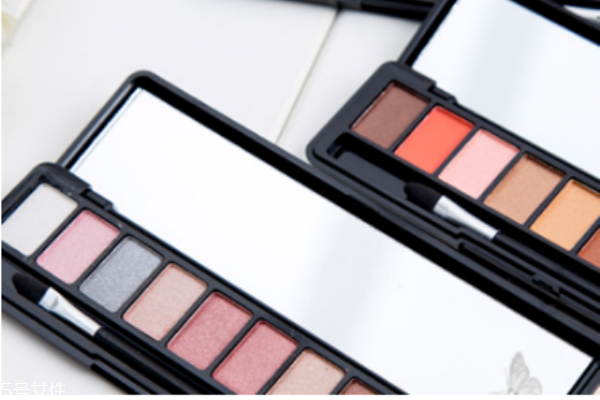 皮肤黑的人适合什么颜色的眼影图片,皮肤黑的人适合什么颜色的眼影 皮肤黑的人适合什么颜色的眼影图片,皮肤黑的人适合什么颜色的眼影