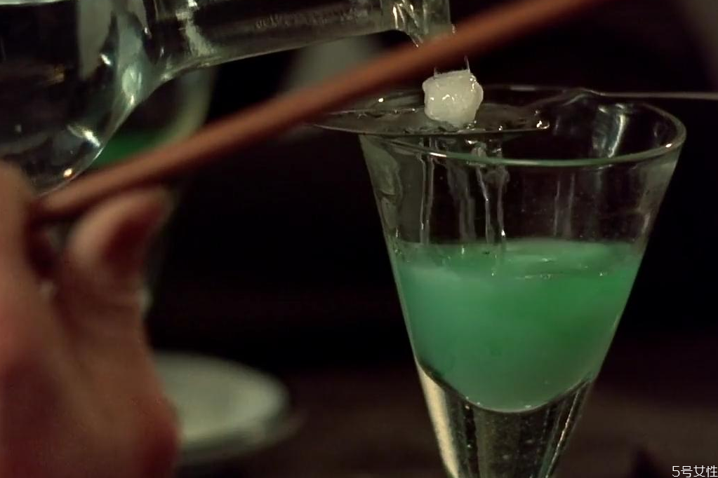 苦艾酒在中国是禁酒吗,苦艾酒为什么是禁酒