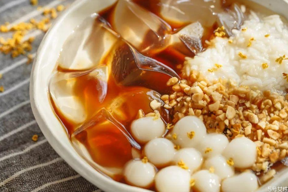 正宗的冰粉是怎样制作的,冰粉是怎么做的 正宗的冰粉是怎样制作的,冰粉是怎么做的