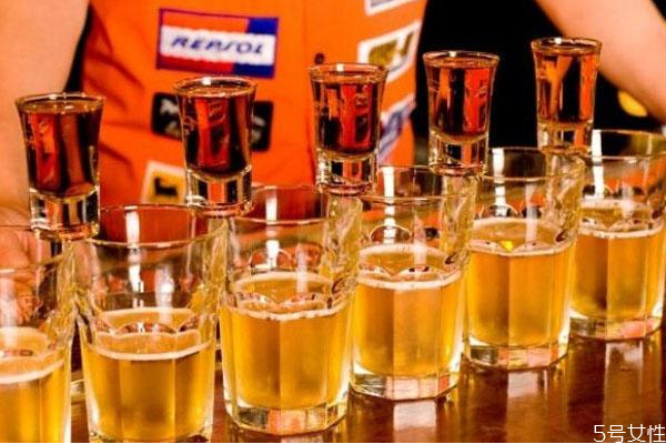 鸡尾酒更容易醉吗,鸡尾酒会醉人吗