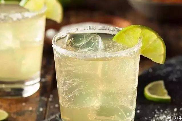 鸡尾酒沾盐边怎么弄,沾盐边的鸡尾酒