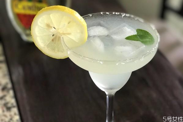 鸡尾酒怎么喝,玛格丽特鸡尾酒怎么喝