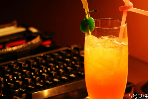 简易长岛冰茶的做法,自制长岛冰茶