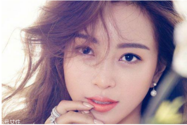 单眼皮画眼线怎么画自然又好看,怎样画好眼线