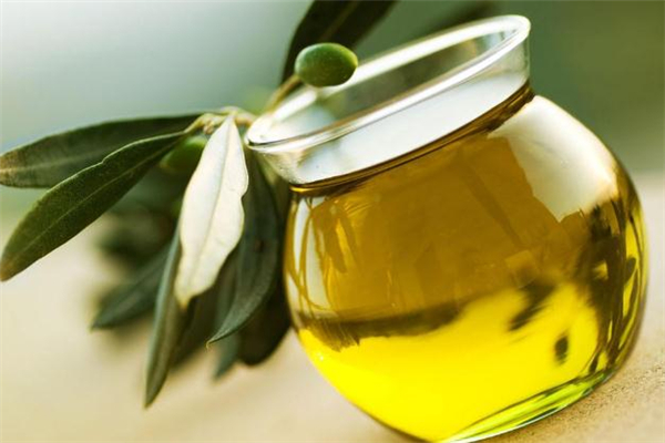 橄榄油打开后多久不能吃(橄榄油打开多久不能用了)