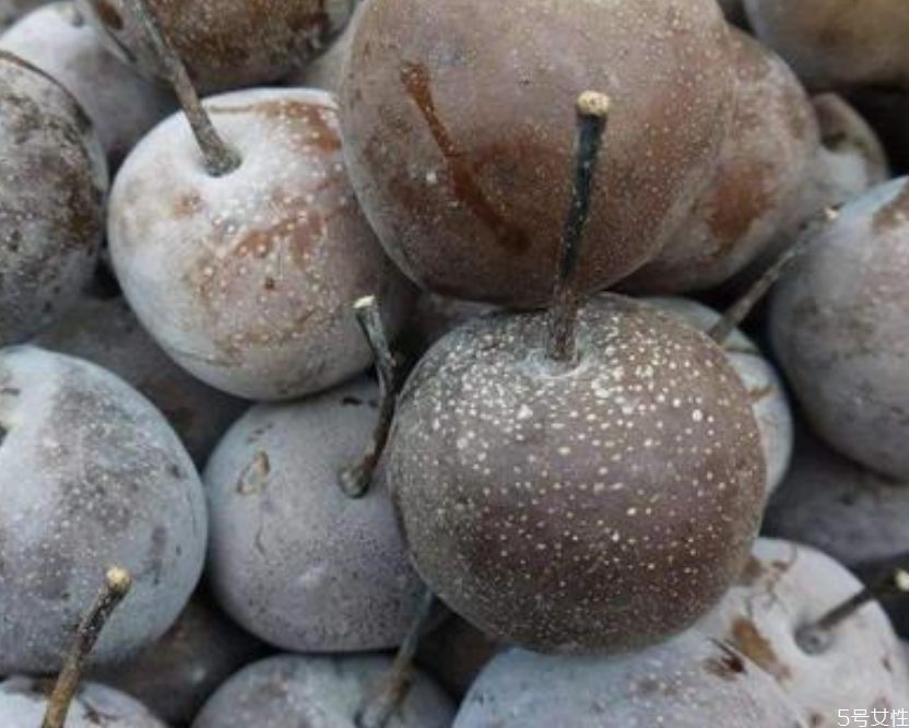 冻梨怎么变成黑色,冻梨怎么快速变成黑色