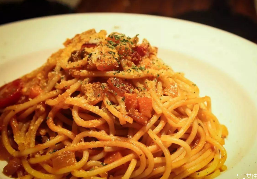 煮意面为什么要加橄榄油,煮意面为什么要加橄榄油和盐