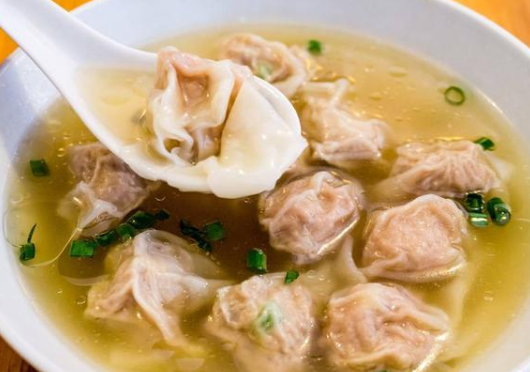 馄饨和云吞的区别在哪里,抄手和馄饨和云吞的区别