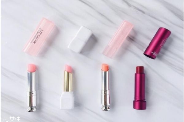 变色唇膏和口红有啥区别,变色润唇膏属于口红吗 变色唇膏和口红有啥区别,变色润唇膏属于口红吗