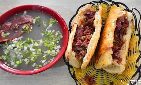 驴肉火烧河间和保定区别,保定驴肉火烧和河间驴肉火烧的区别是什么