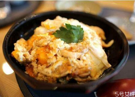 饭炒蛋和蛋炒饭的区别,蛋炒饭先炒饭还是蛋