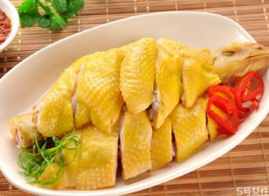 广式白切鸡为何有血丝,白切鸡为什么会有血丝