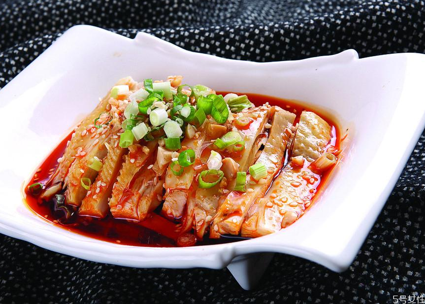 口水鸡名字的由来,口水鸡为什么叫这个名字