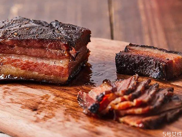 怎样熏腊肉颜色特别好看,用什么熏腊肉颜色深