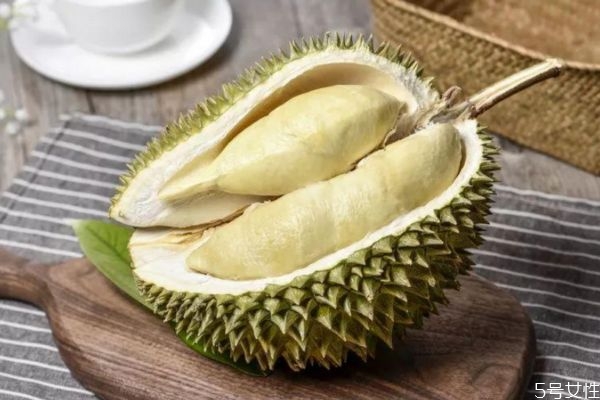 榴莲肉有点硬可以吃吗,榴莲肉硬的能吃吗
