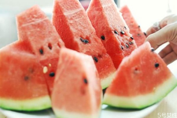西瓜每天吃多少合适,西瓜一天吃多少最好