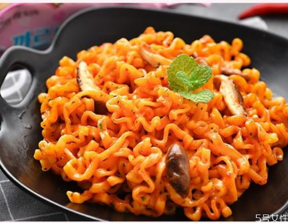 三养奶油火鸡面辣吗,三养火鸡面奶油味辣吗