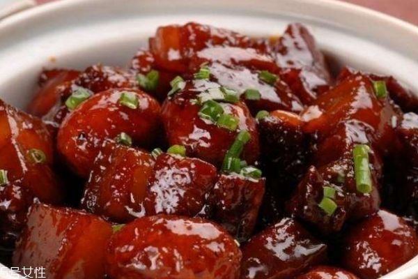 红烧肉有什么要加冰糖呢(红烧肉加冰糖作用)