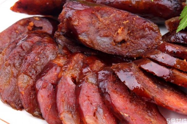 香肠腊肉一般煮多久可以吃,香肠腊肉煮熟了能放多久