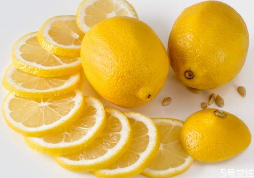 柠檬皮糖怎么做,糖渍柠檬片的做法