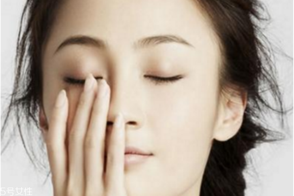 眉粉可以当发际线粉吗,眉笔可以画发际线吗